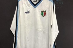 06意大利国家队出场外套：战袍传奇，激情岁月的见证者 - 全球赛事分类下的文章配图