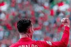 c罗头球最高点 - 全球赛事分类下的文章配图