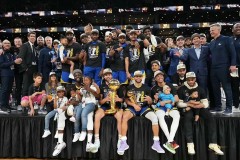 金州勇士总冠军集体照 - 球队对阵分类下的文章配图