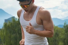 橄榄球运动员怎么训练肌肉 - 球队对阵分类下的文章配图