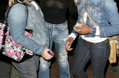 詹姆斯对蕾哈娜的态度 - 赛事资讯分类下的文章配图