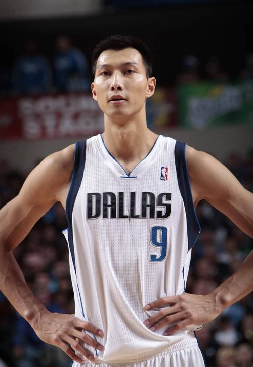 易建联身高多少英尺