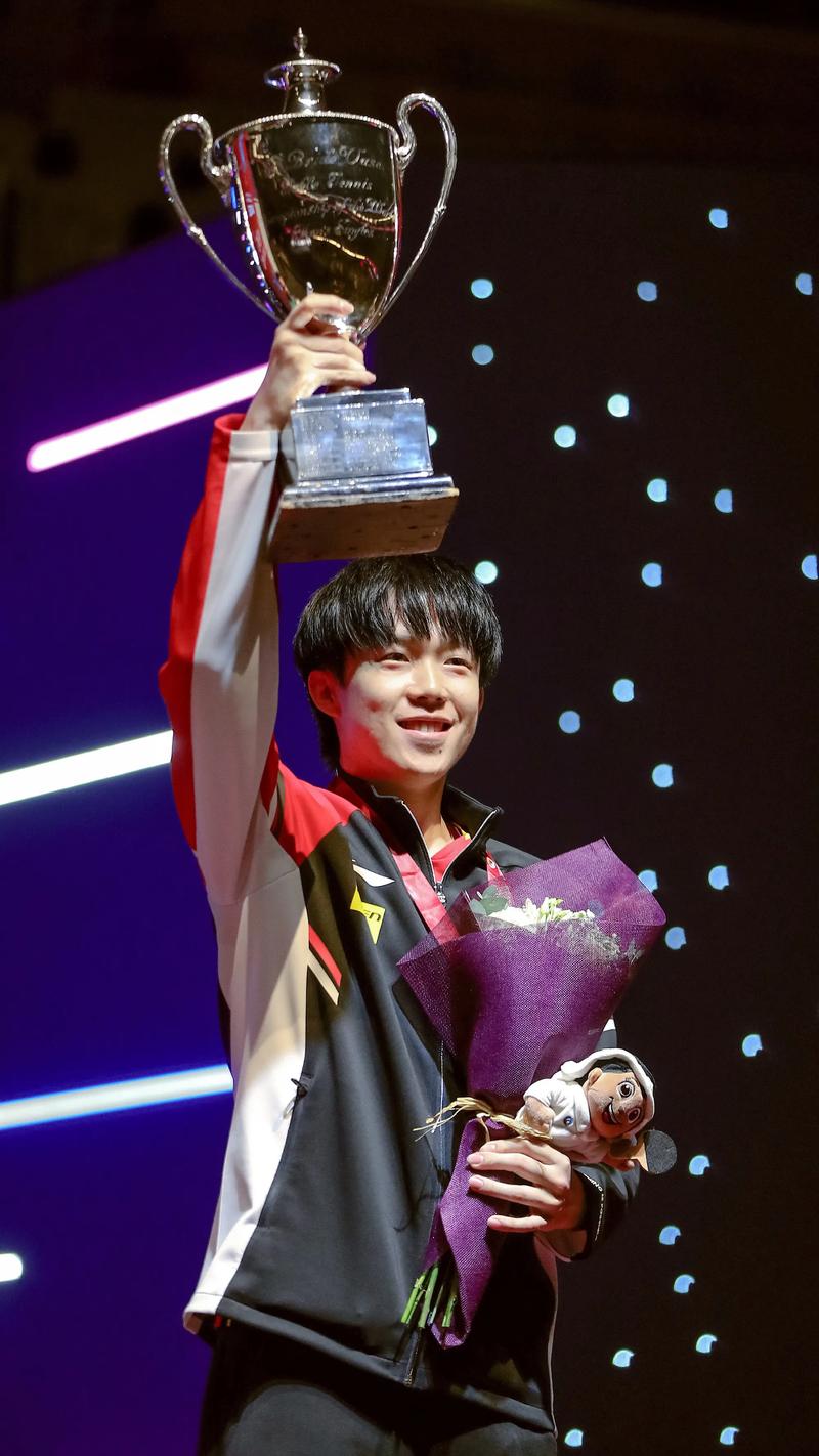 奥运会第一个蝉联男单乒乓球冠军的