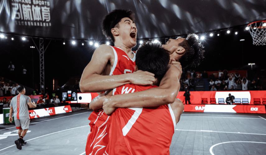 中国男篮与美国比赛