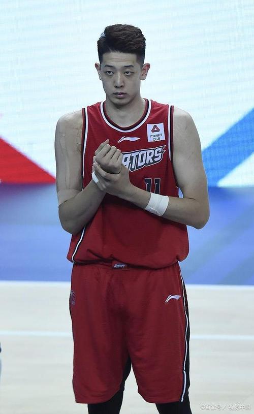 中国男篮沈梓捷身高