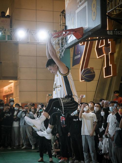 扣篮大赛冠军杨浩是谁