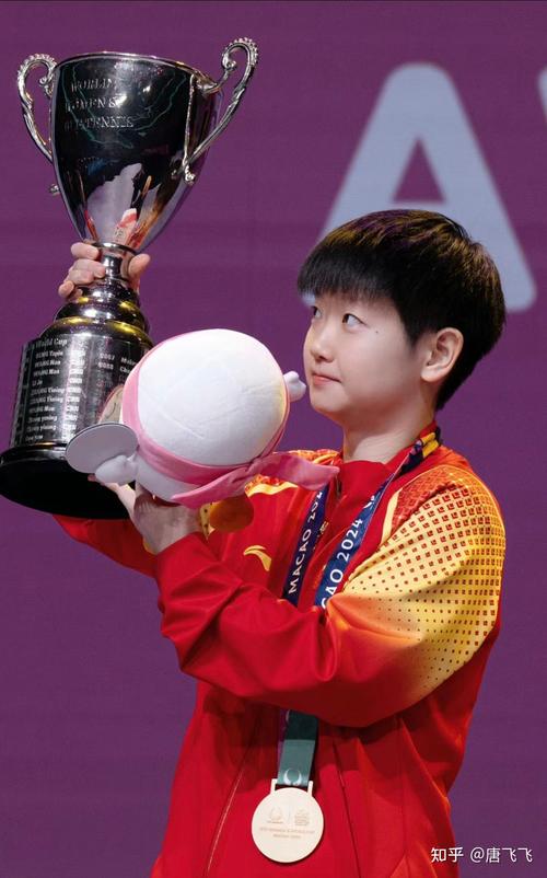 第一个蝉联奥运乒乓冠军的是