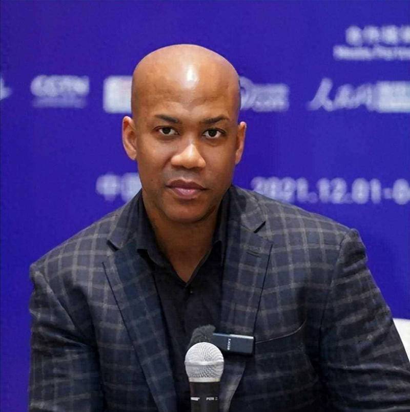 马布里是打什么位置的