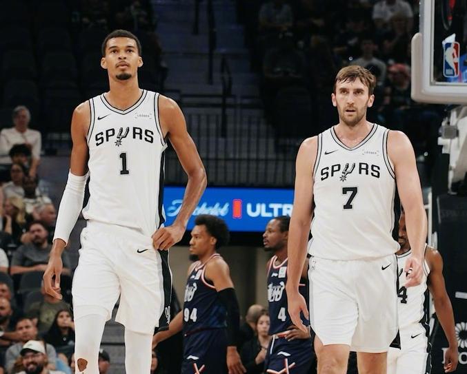 马刺对阵步行者