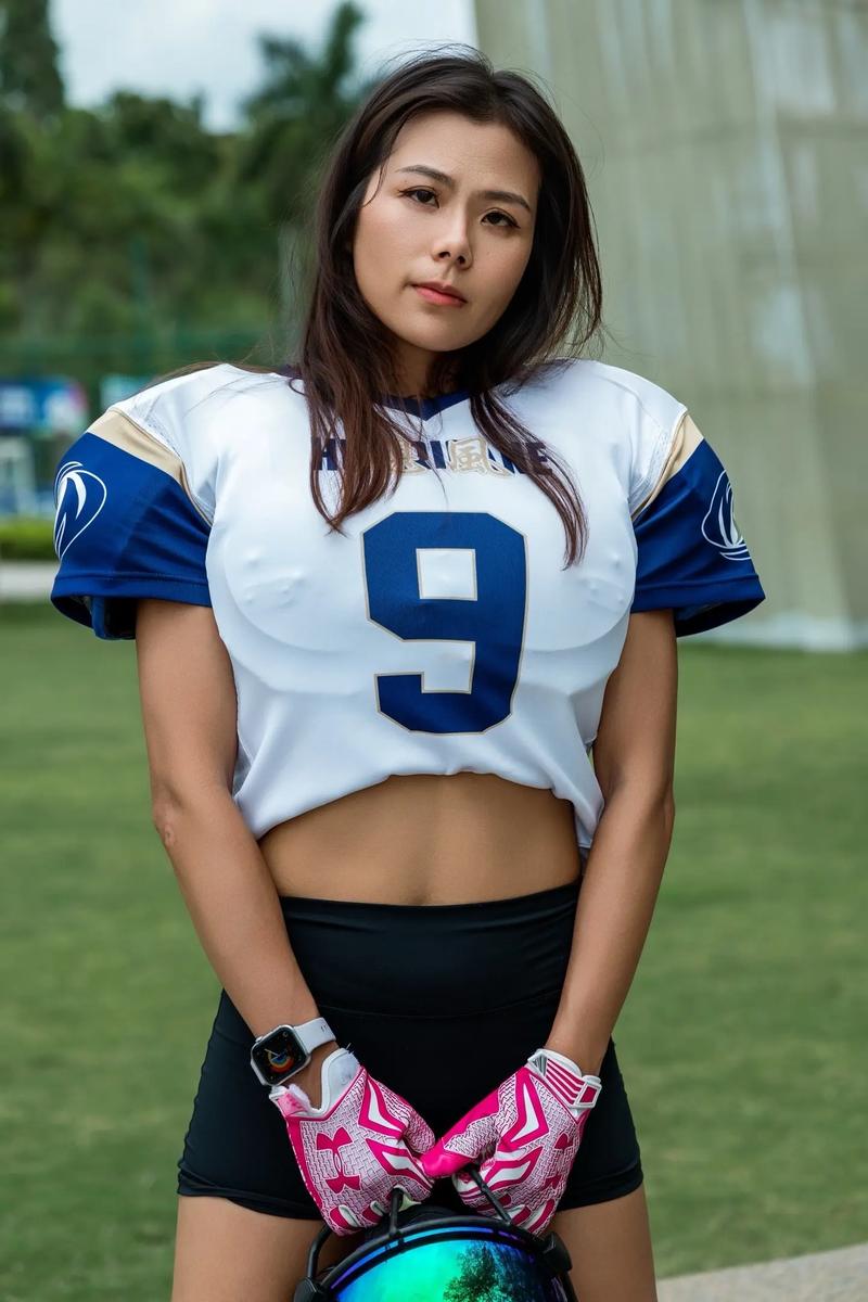 美式女子橄榄球为什么穿这么少