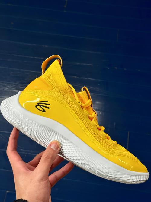 库里8gs和库里8的区别