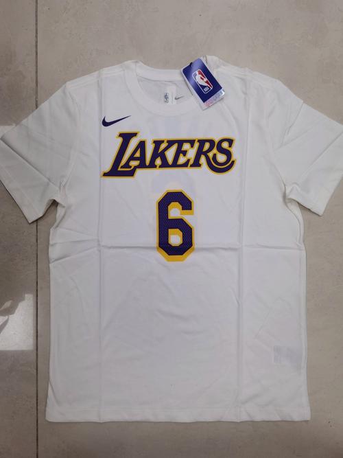 詹姆斯球衣的号码