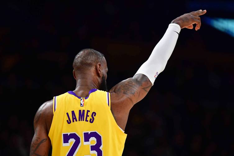 詹姆斯厉害还是奥尼尔厉害