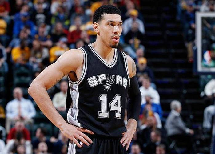 丹尼格林签约湖人合同