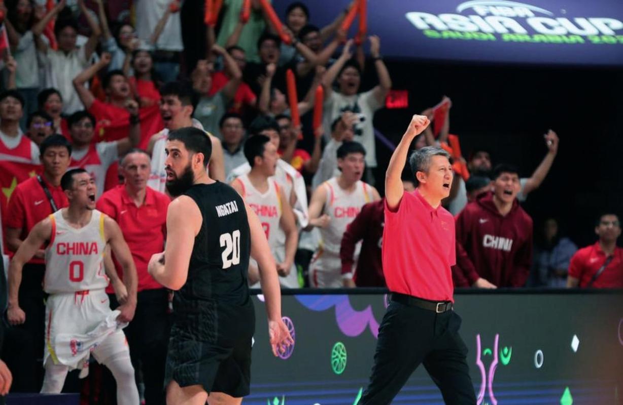 篮球抢断时候碰到手