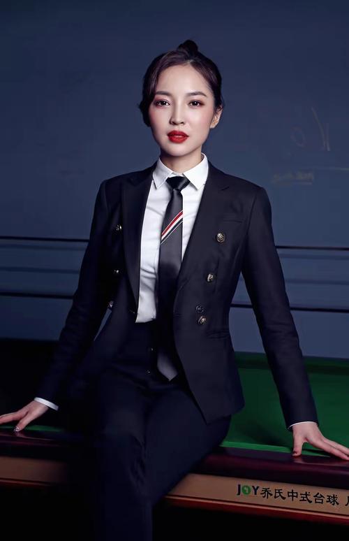 打台球裁判拿的是表吗