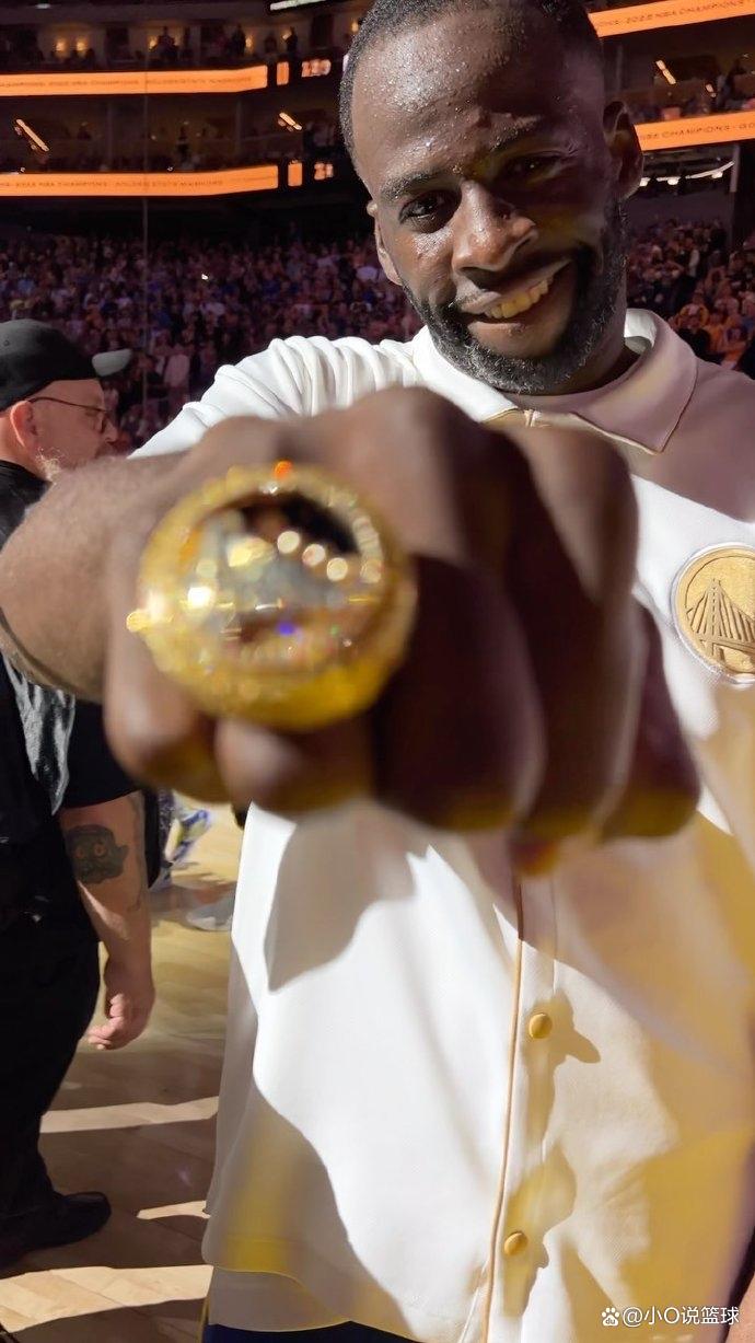 勇士2017-2018颁发总冠军戒指