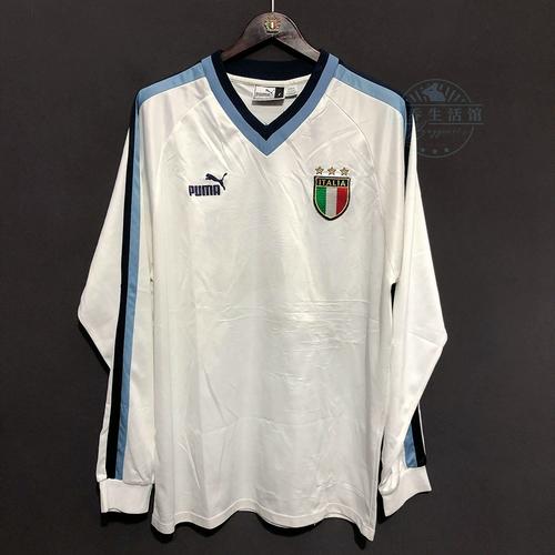 06意大利国家队出场外套：战袍传奇，激情岁月的见证者